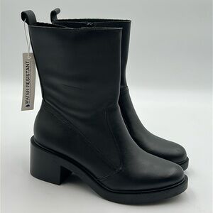 2118- André Assous Leather Ankle Boots Water Resistant Size 9.5 NWT